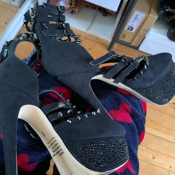 COPY - Zu studded high heels 5 - Picture 3 of 4